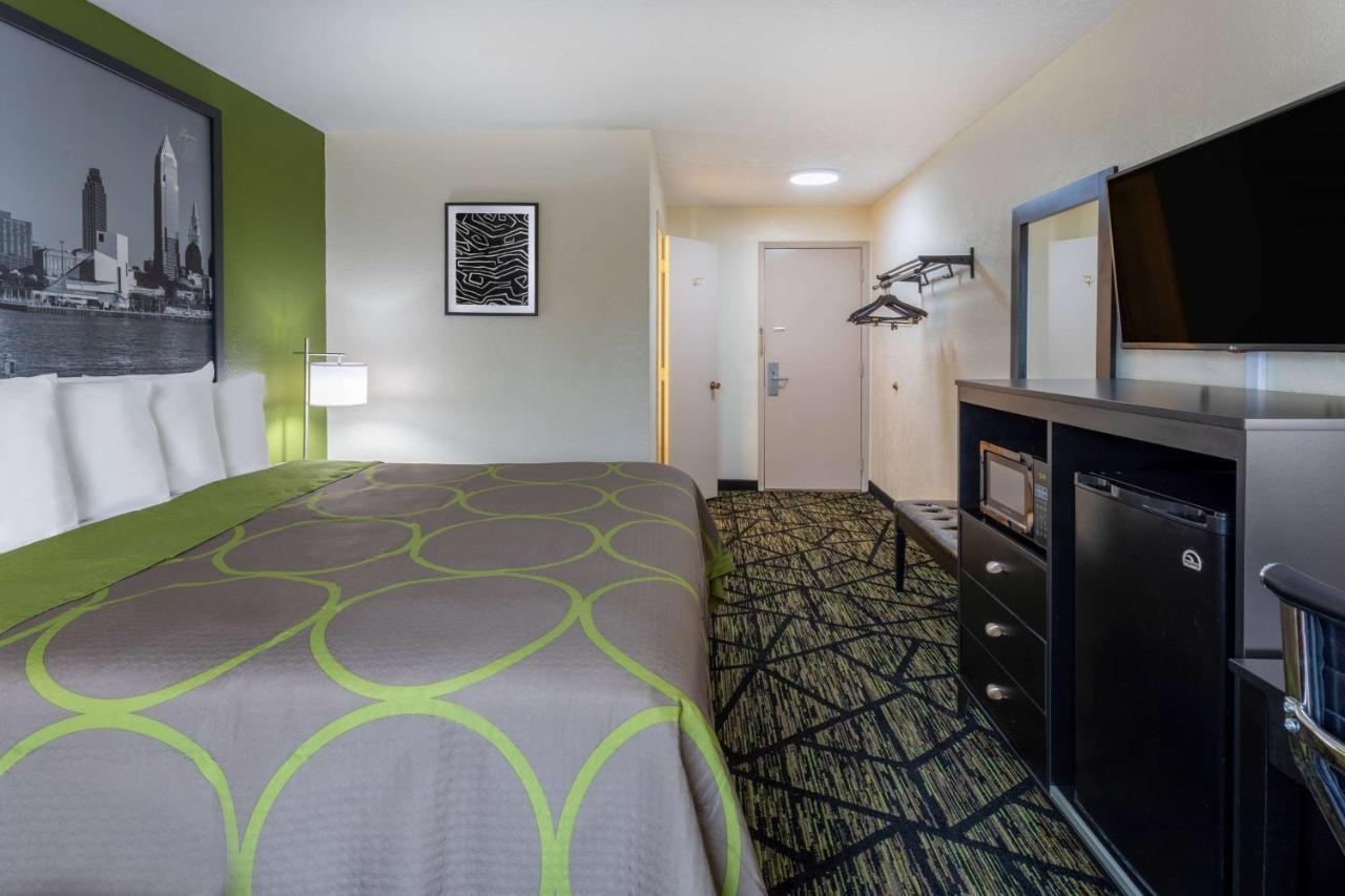 Super 8 By Wyndham Wooster Hotel ภายนอก รูปภาพ